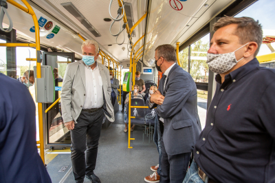 Goście w autobusie