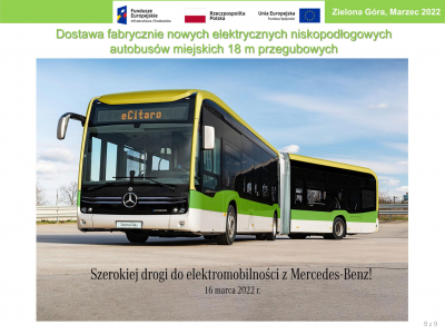 Zdjęcie przegubowego  autobusu Mercedes Benz